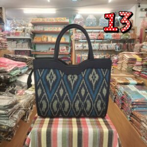👜🧬กระเป๋าถืองานผ้าฝ้ายพิมพ์ลาย ผ้าพิมพ์ครามลายไทย ทรงเว้าตรงกลาง หรือทรงปากหยัก👜🧬 - Image 14