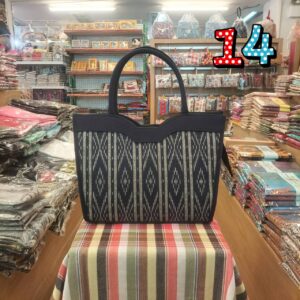 👜🧬กระเป๋าถืองานผ้าฝ้ายพิมพ์ลาย ผ้าพิมพ์ครามลายไทย ทรงเว้าตรงกลาง หรือทรงปากหยัก👜🧬 - Image 15