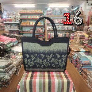 👜🧬กระเป๋าถืองานผ้าฝ้ายพิมพ์ลาย ผ้าพิมพ์ครามลายไทย ทรงเว้าตรงกลาง หรือทรงปากหยัก👜🧬 - Image 17