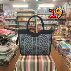 👜🧬กระเป๋าถืองานผ้าฝ้ายพิมพ์ลาย ผ้าพิมพ์ครามลายไทย ทรงเว้าตรงกลาง หรือทรงปากหยัก👜🧬 - Image 20