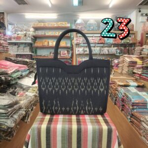 👜🧬กระเป๋าถืองานผ้าฝ้ายพิมพ์ลาย ผ้าพิมพ์ครามลายไทย ทรงเว้าตรงกลาง หรือทรงปากหยัก👜🧬 - Image 4