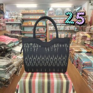 👜🧬กระเป๋าถืองานผ้าฝ้ายพิมพ์ลาย ผ้าพิมพ์ครามลายไทย ทรงเว้าตรงกลาง หรือทรงปากหยัก👜🧬 - Image 6