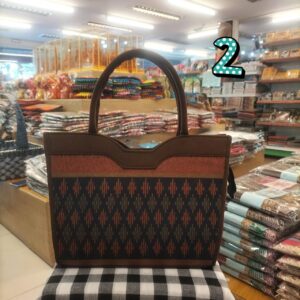 👜🧬กระเป๋าถืองานผ้าฝ้ายพิมพ์ลาย ผ้าพิมพ์ครามลายไทย ทรงเว้าตรงกลาง หรือทรงปากหยัก👜🧬 - Image 3