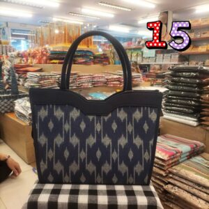 👜🧬กระเป๋าถืองานผ้าฝ้ายพิมพ์ลาย ผ้าพิมพ์ครามลายไทย ทรงเว้าตรงกลาง หรือทรงปากหยัก👜🧬 - Image 16