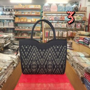 👜🧬กระเป๋าถืองานผ้าฝ้ายพิมพ์ลาย ผ้าพิมพ์ครามลายไทย ทรงเว้าตรงกลาง หรือทรงปากหยัก👜🧬 - Image 4