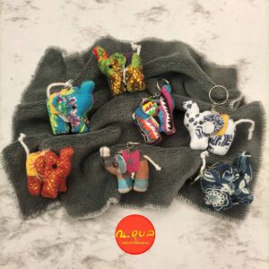 🔖🗝️🐘🦣พวงกุญแจรูปช้างผ้าไทย 4 ขา ขนาด 1 ชิ้น/งานคละสีคละลาย 📌ทางร้านจัดส่งแบบสุ่มลายตามที่ลูกค้ากดสั่ง เป็นการสุ่มสี 📌