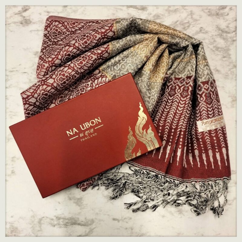 💠🌸💮ผ้าพันคอฝ้าย Pashmina ลายไทยยกดอกเต็มผืน ชายผ้าแต่งพู่โทนดำ-ขาว 📌📌สินค้าไม่ได้แพคใส่กล่อง แพคเกจถุงแก้วธรรมดา📌📌